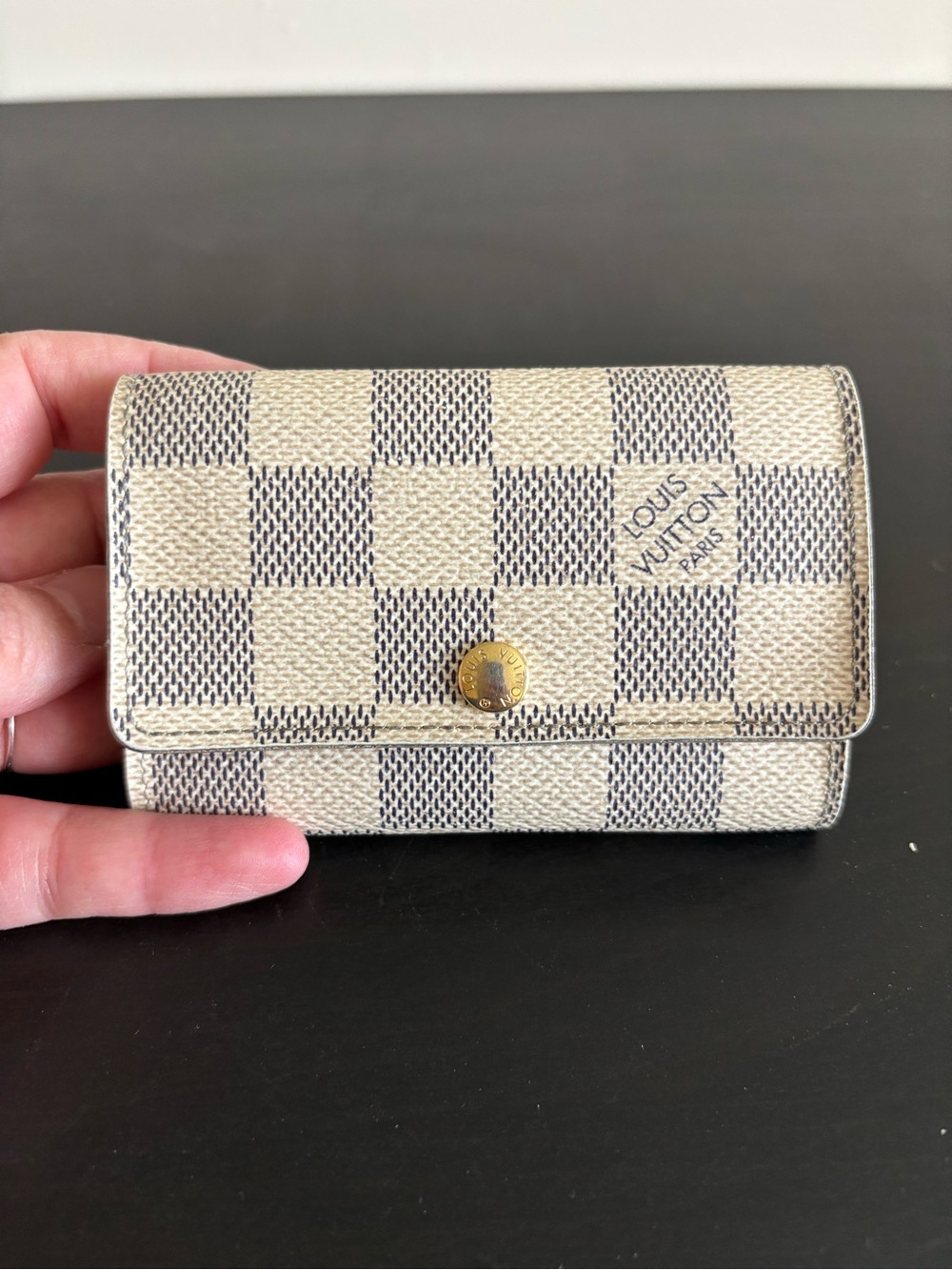 ✨Preloved✨ Louis Vuitton Damier Azur 6 Key Holder - Picture 3 of 13